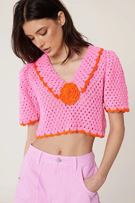 CROCHET ROSE SWEATER