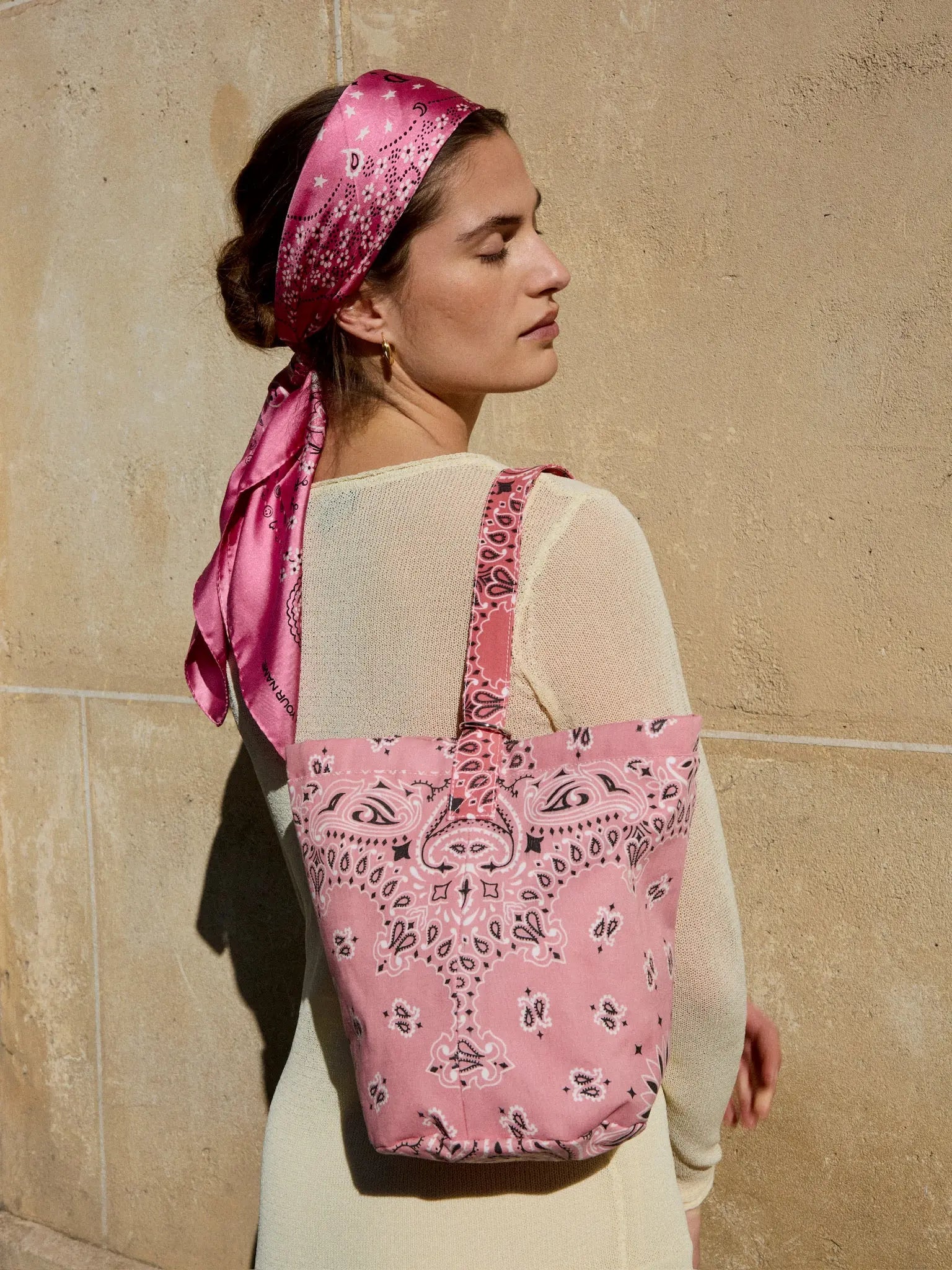 BUCKET BAG - PALE PINK STRAWBERRY