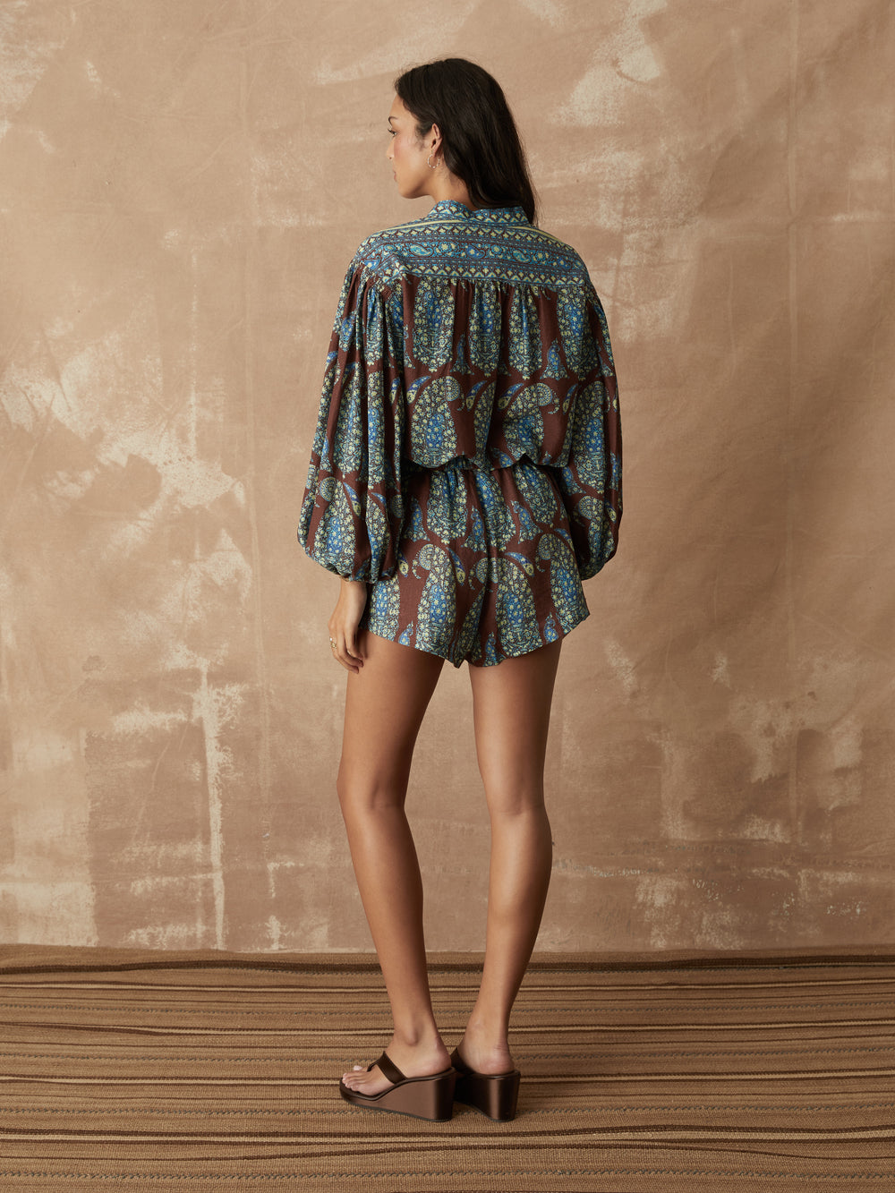 Calico Minimal Classic Short styled