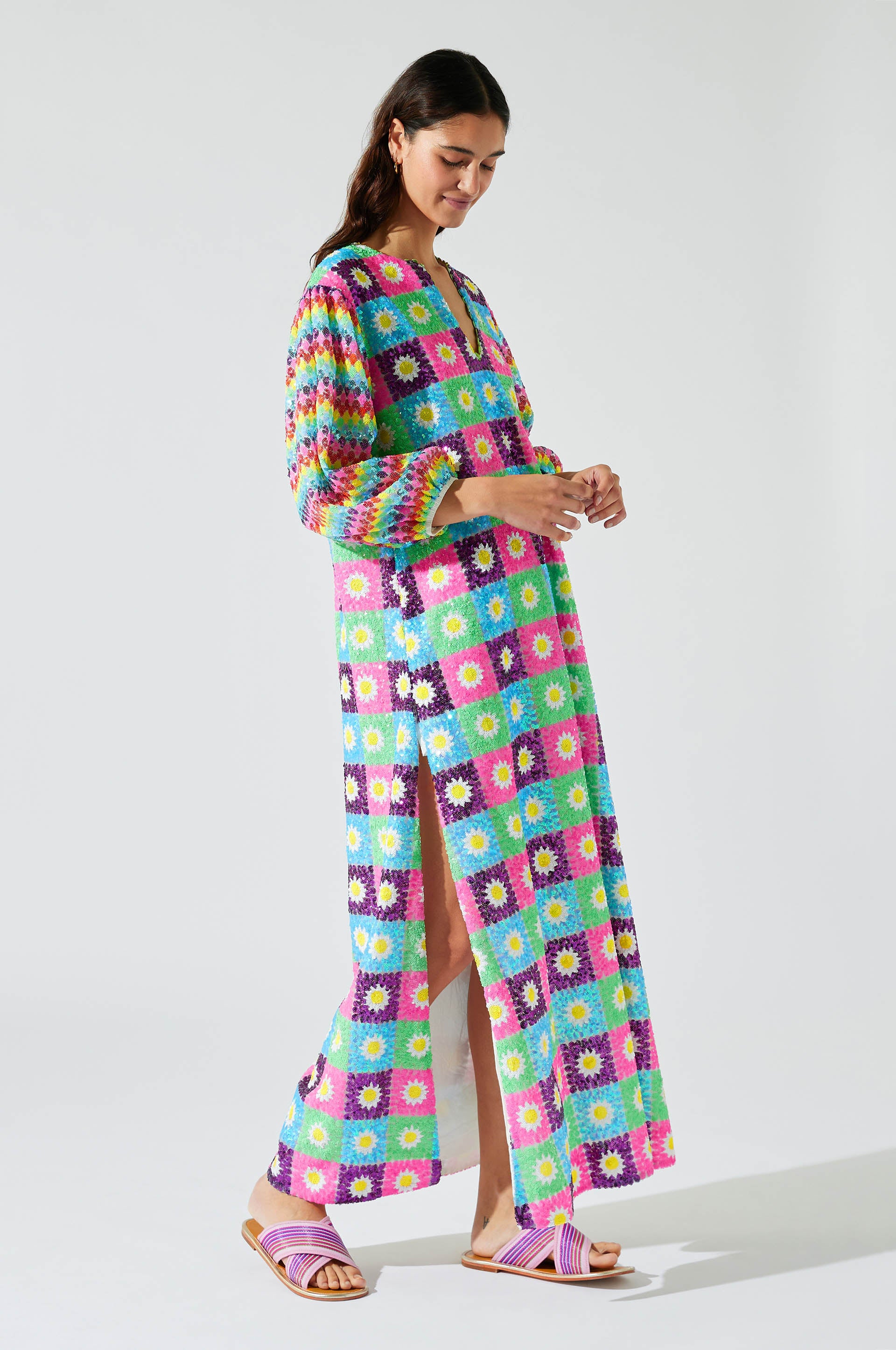 Daisy Sequined V-neck caftan Acidulated