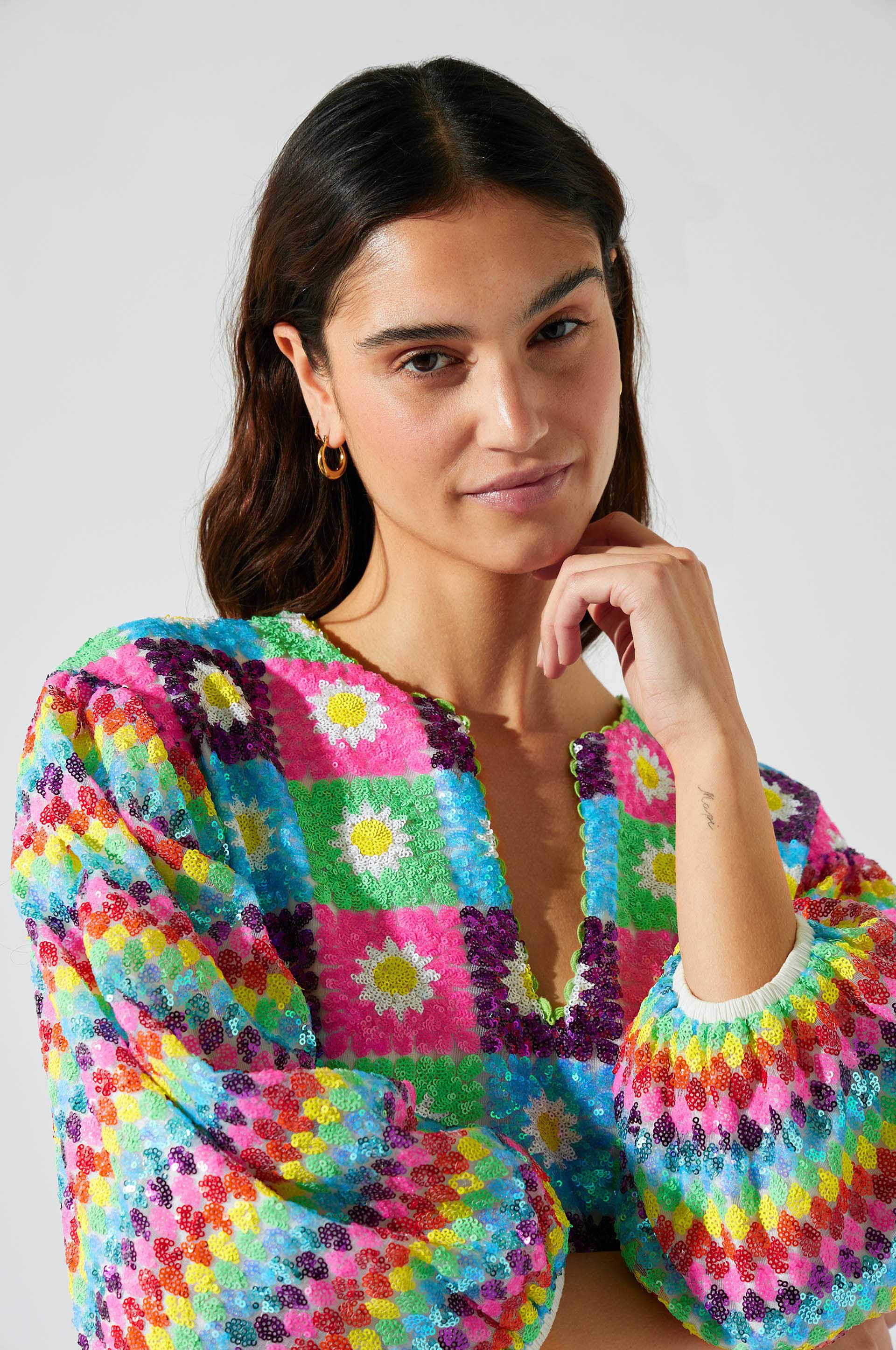 Daisy Sequined V-neck caftan Acidulated