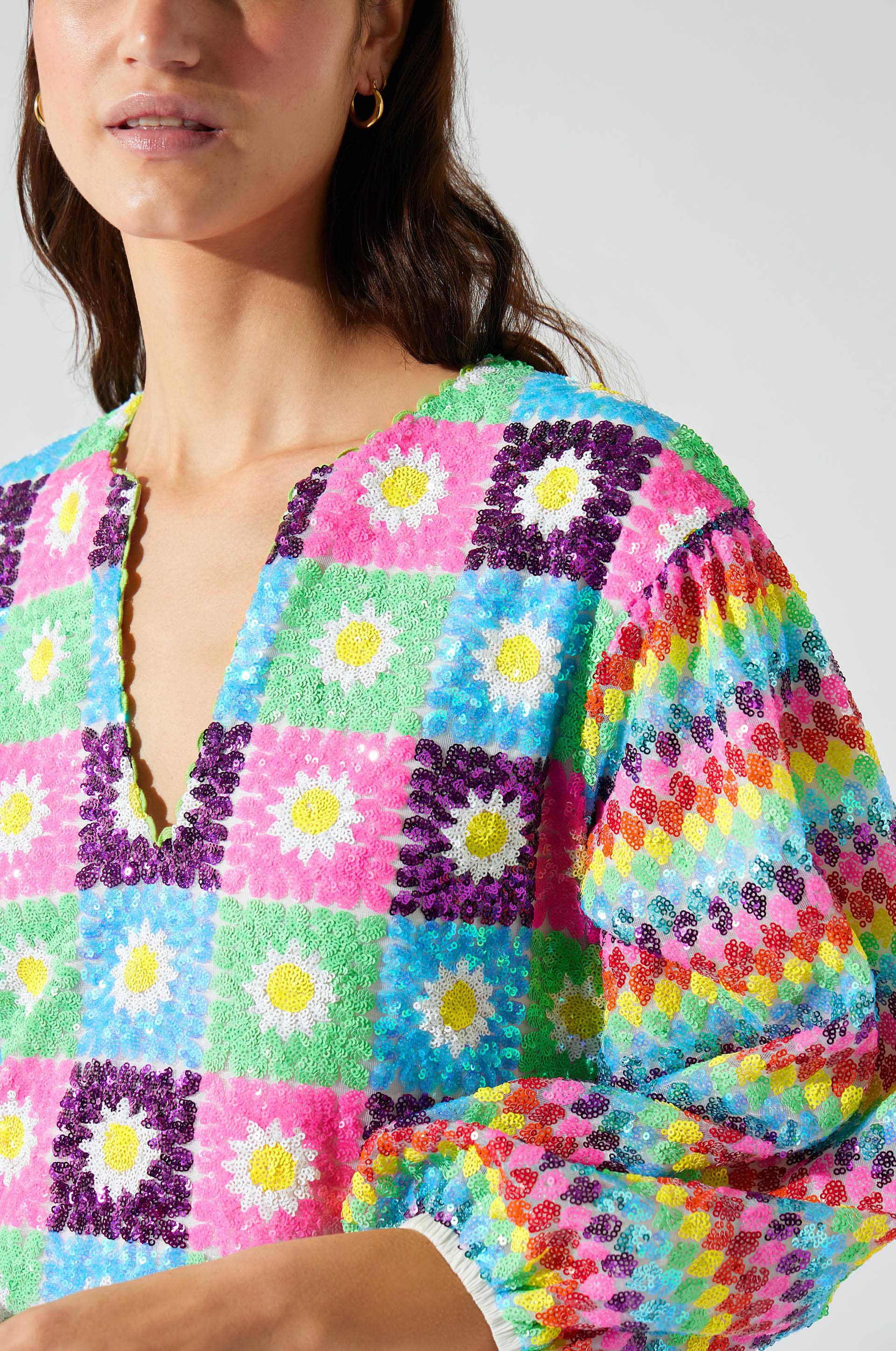 Daisy Sequined V-neck caftan Acidulated