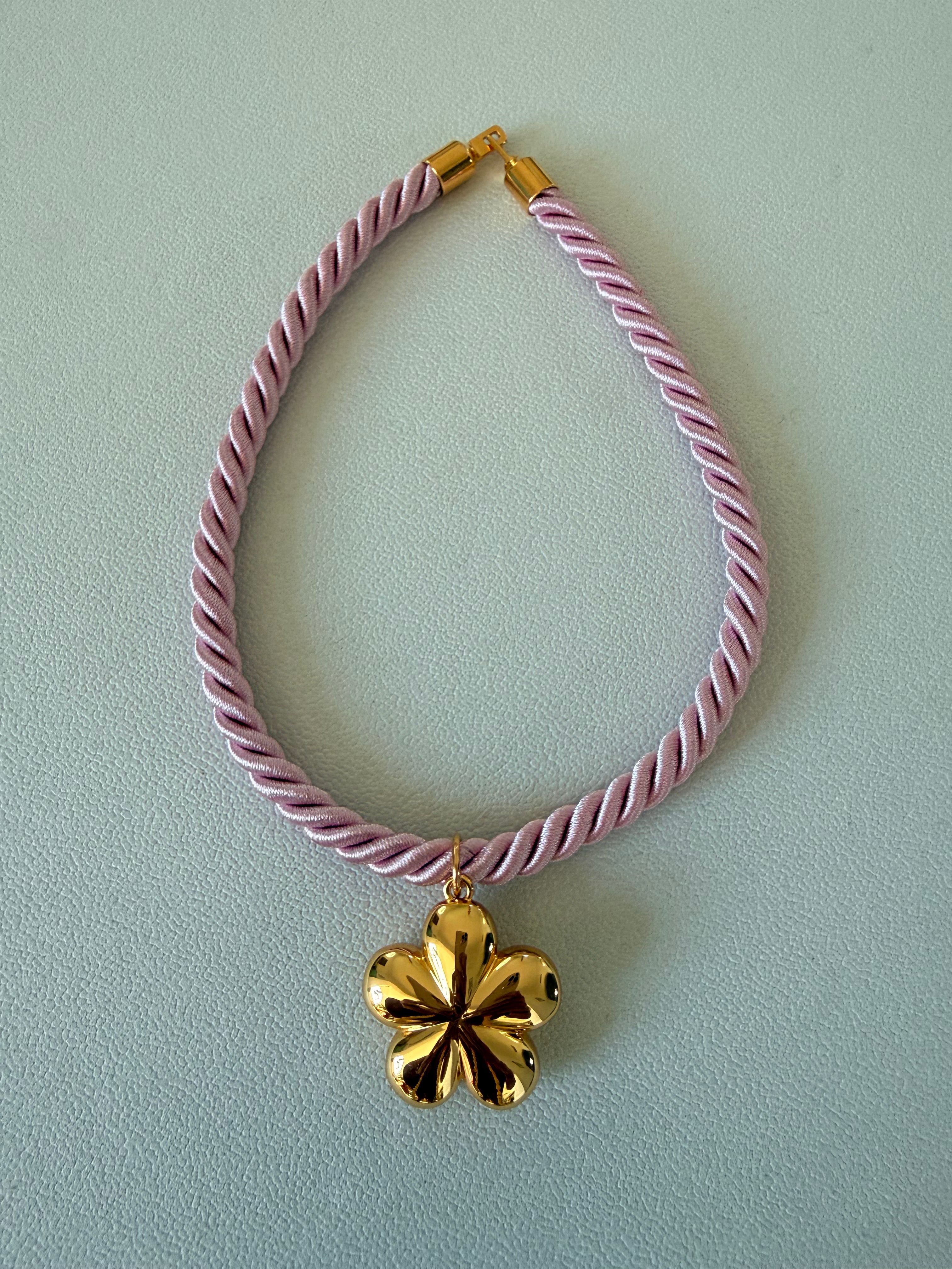 FLOWER CHARM NECKLACE
