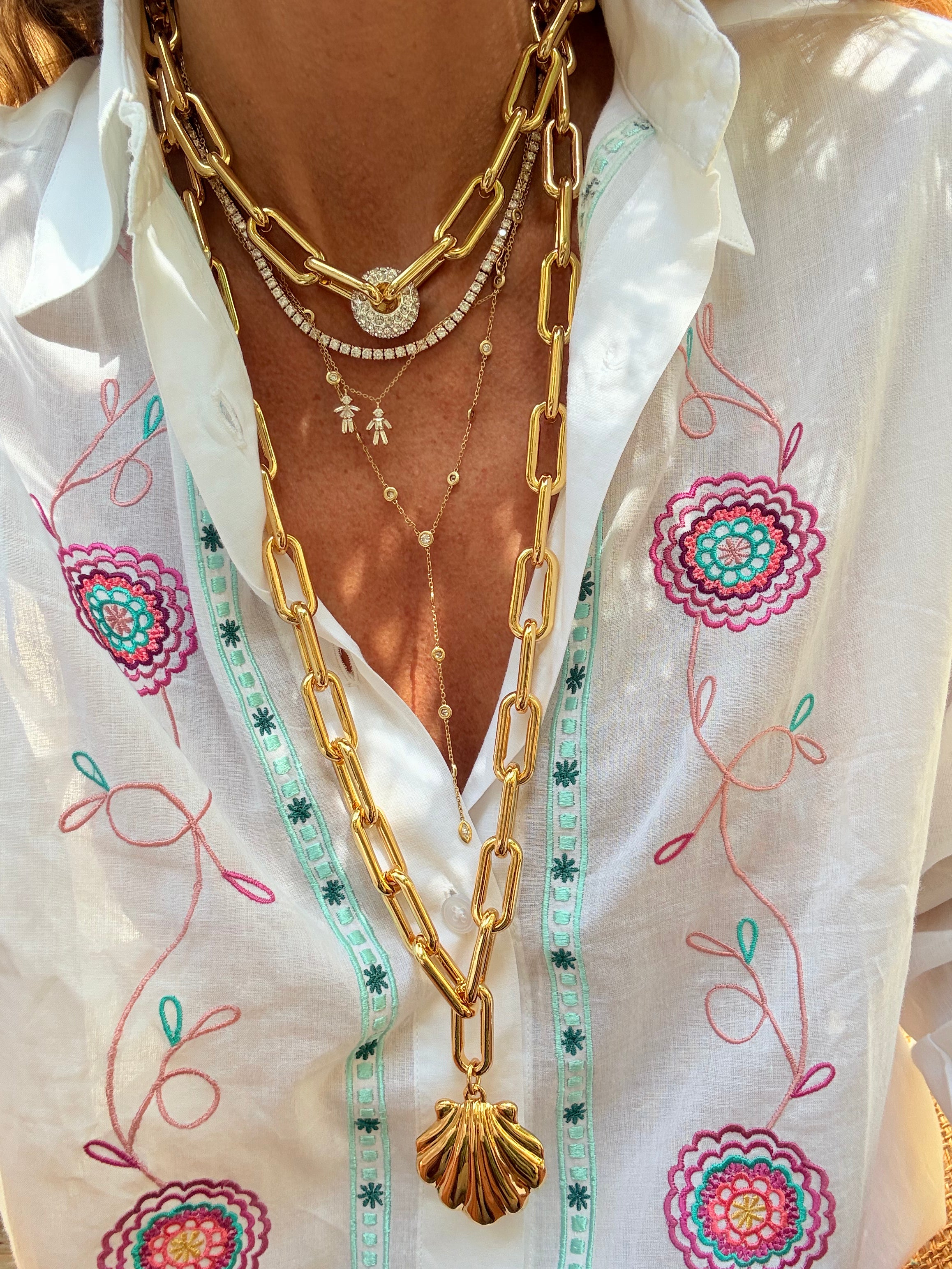 GOLD SHELL CHARM NECKLACE