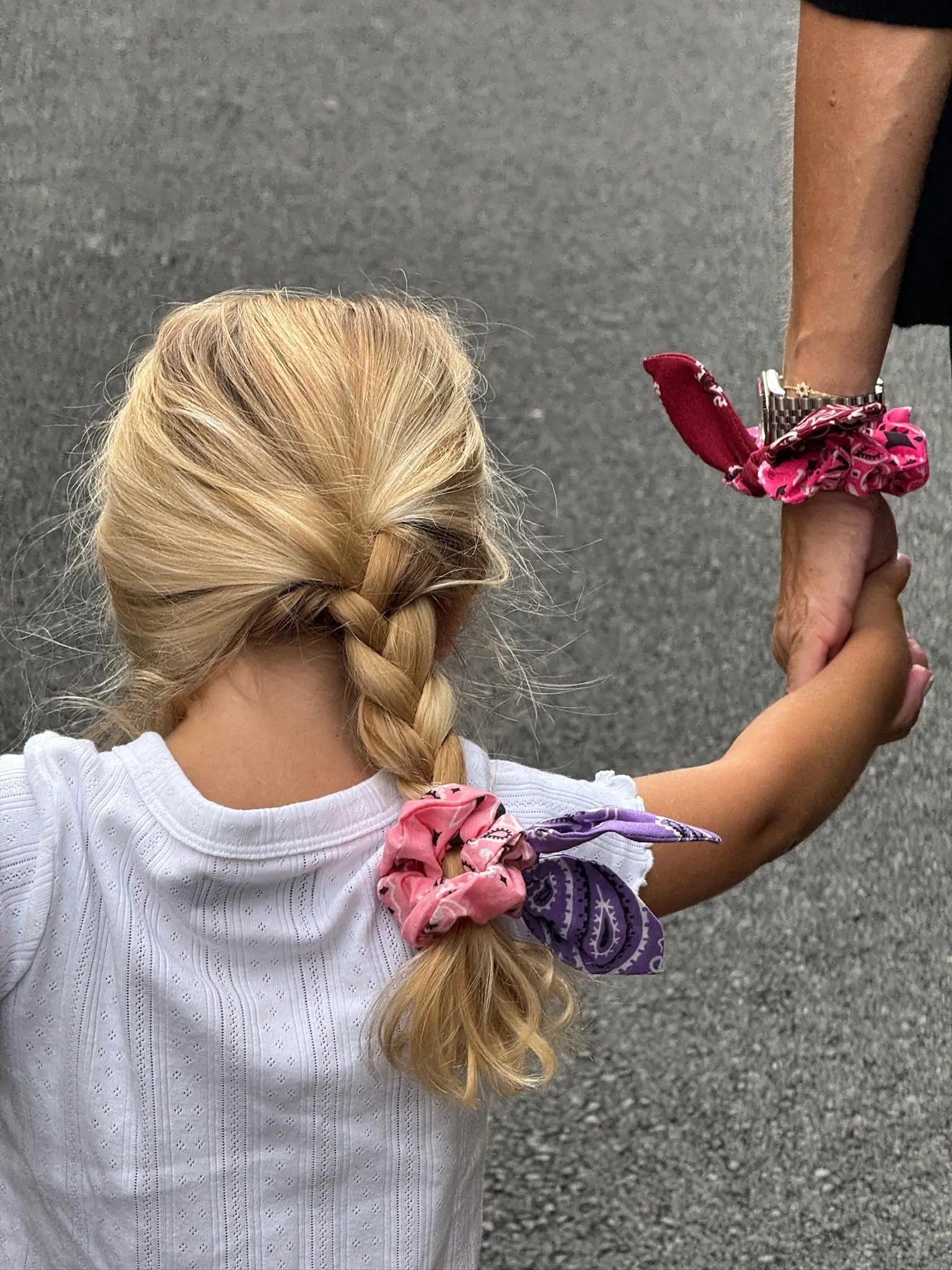 Scrunchy - Pale Pink / Lilac worn