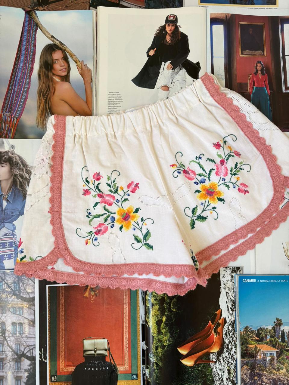 VINTAGE EMBROIDERED SHORTS M