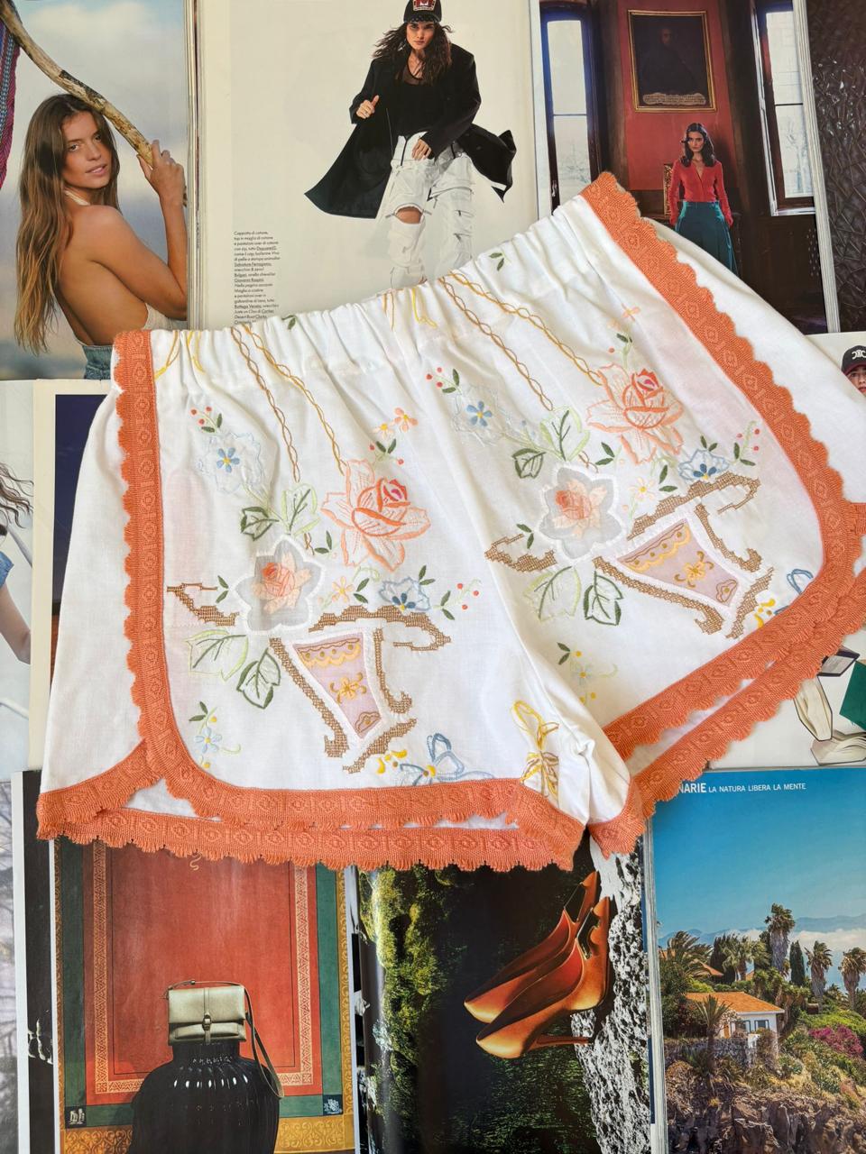 VINTAGE EMBROIDERED SHORTS M