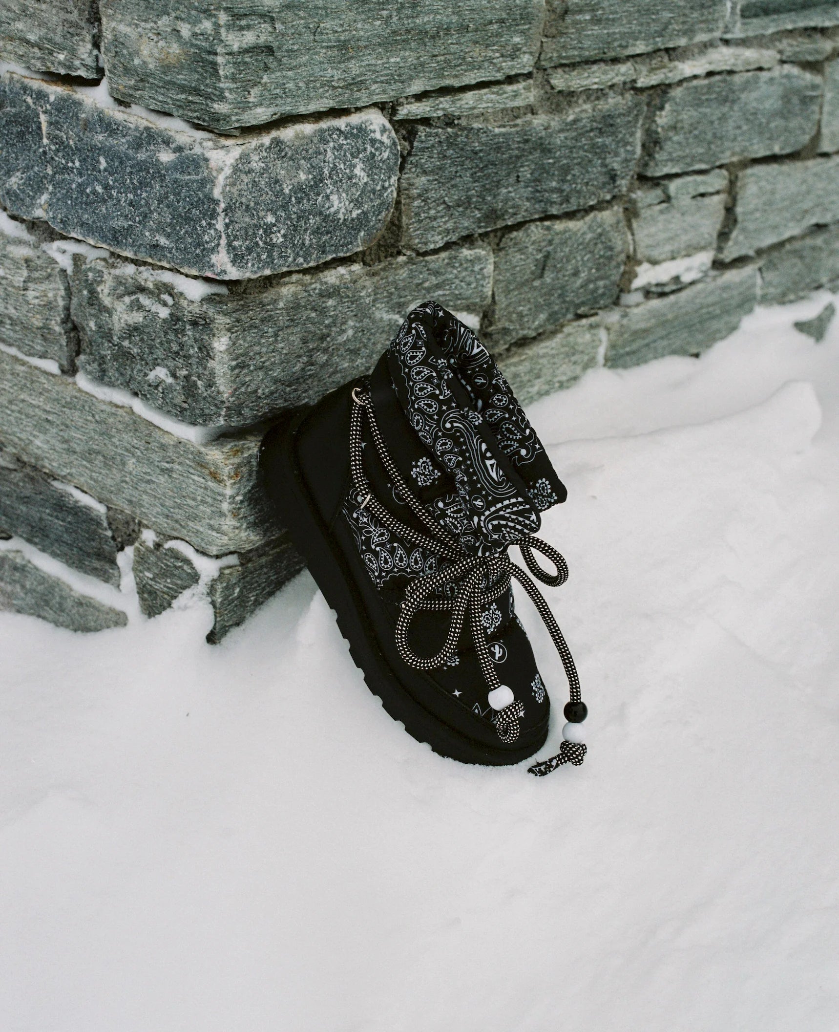 SNOW BOOTS BLACK
