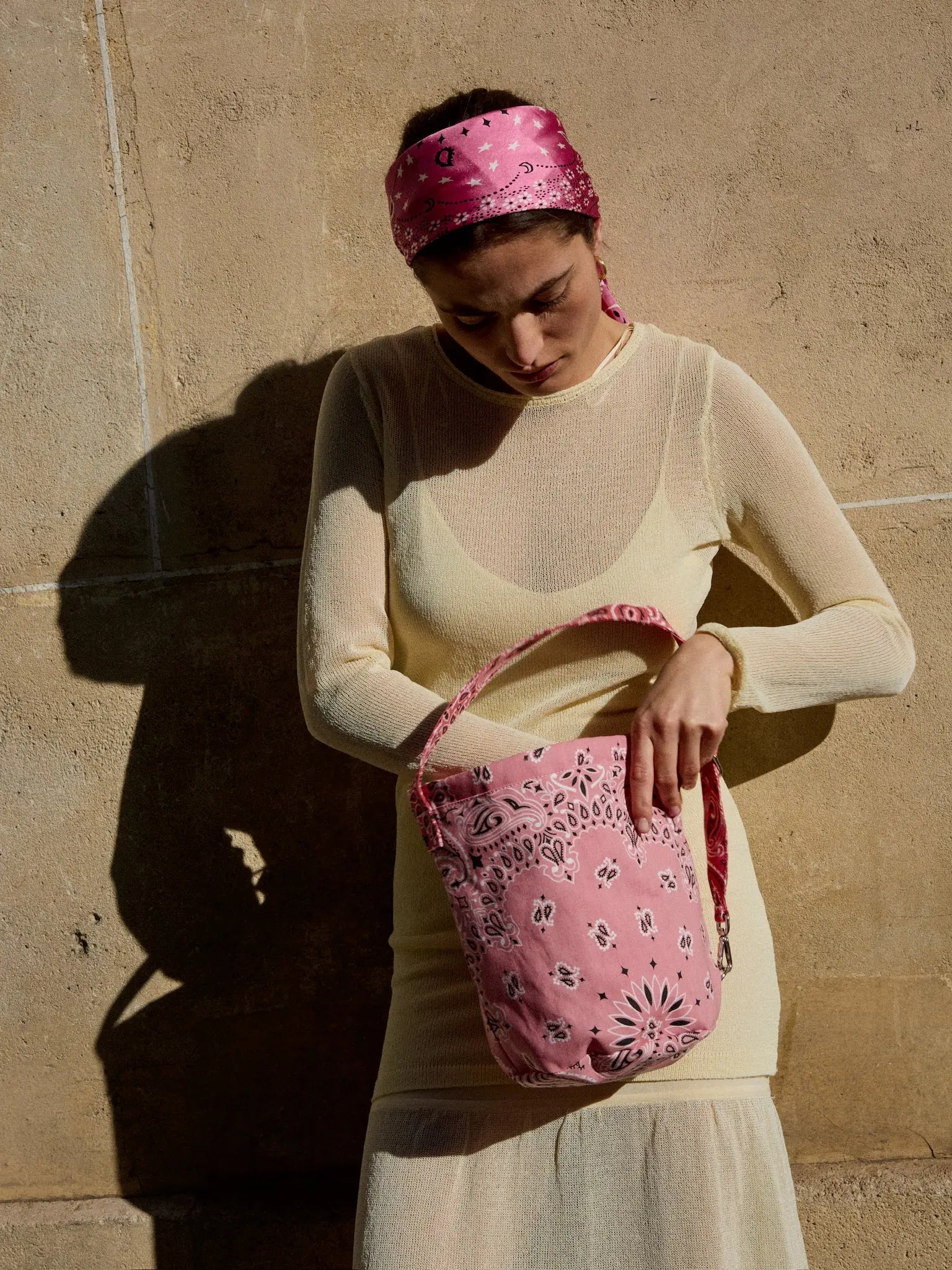 BUCKET BAG - PALE PINK STRAWBERRY