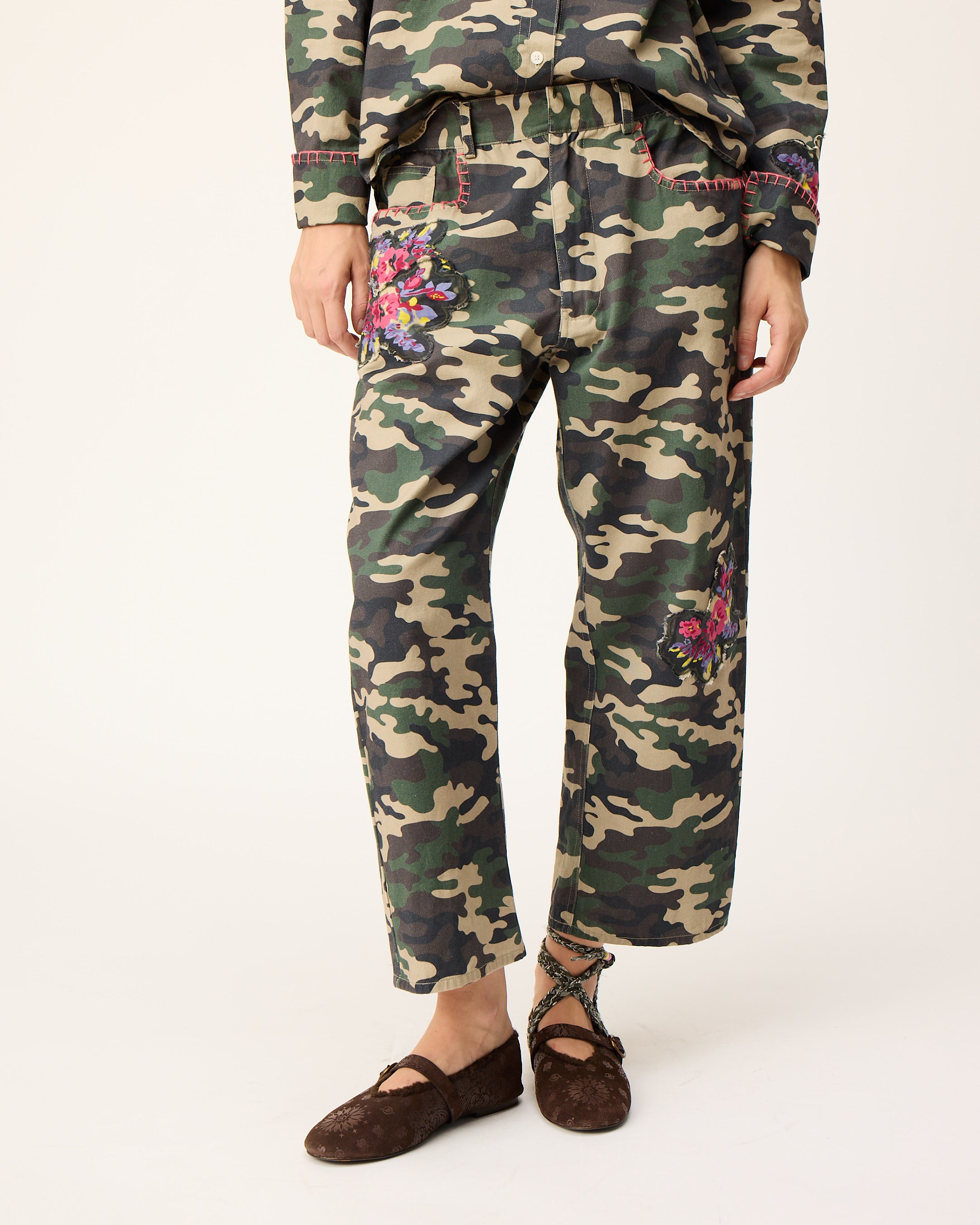 Arizona Love Alessio Pants in olive camouflage cotton with pink floral embroidery, cropped relaxed leg