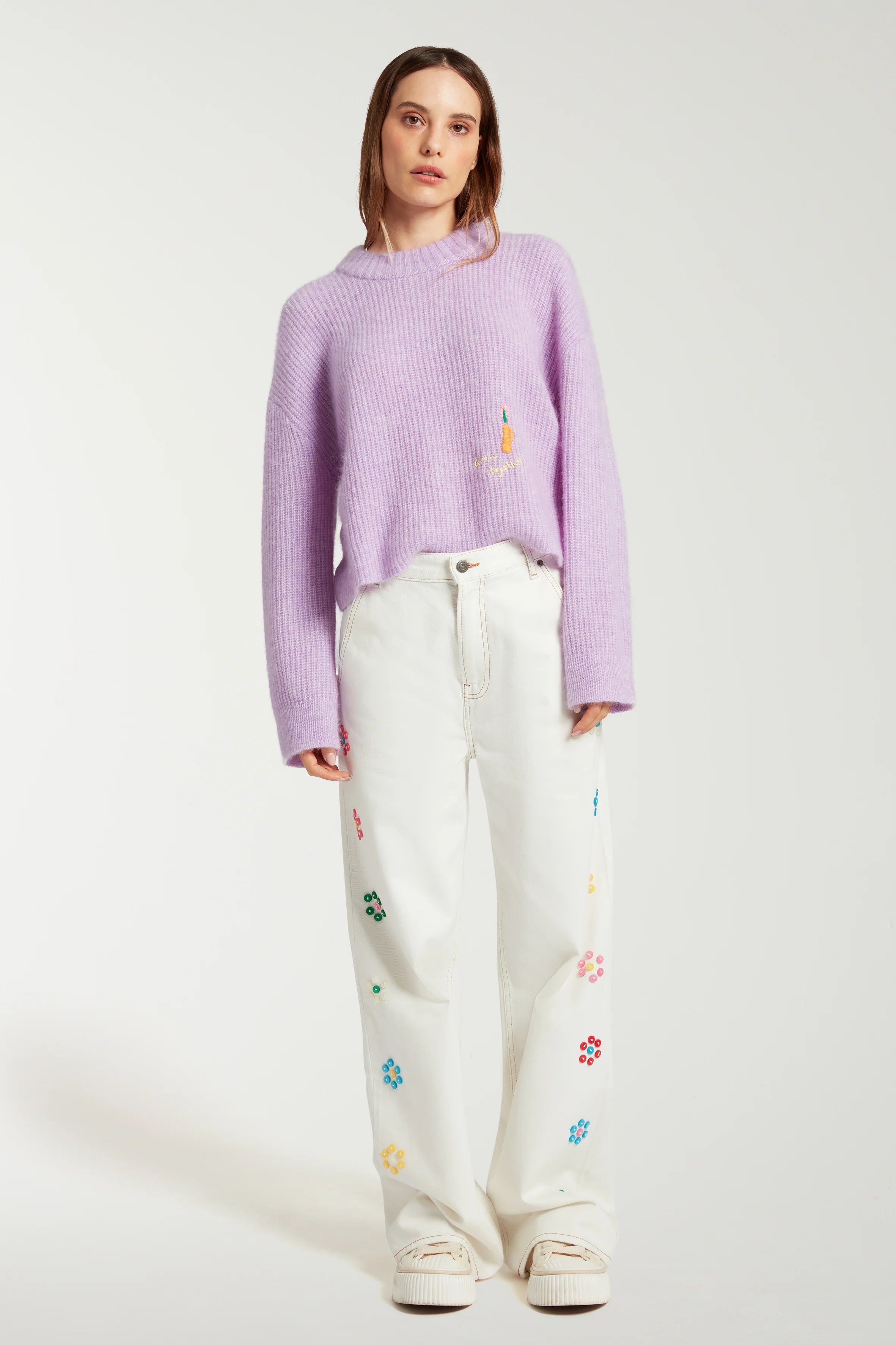 BUTTON EMBROIDERED STRAIGHT LEG JEANS