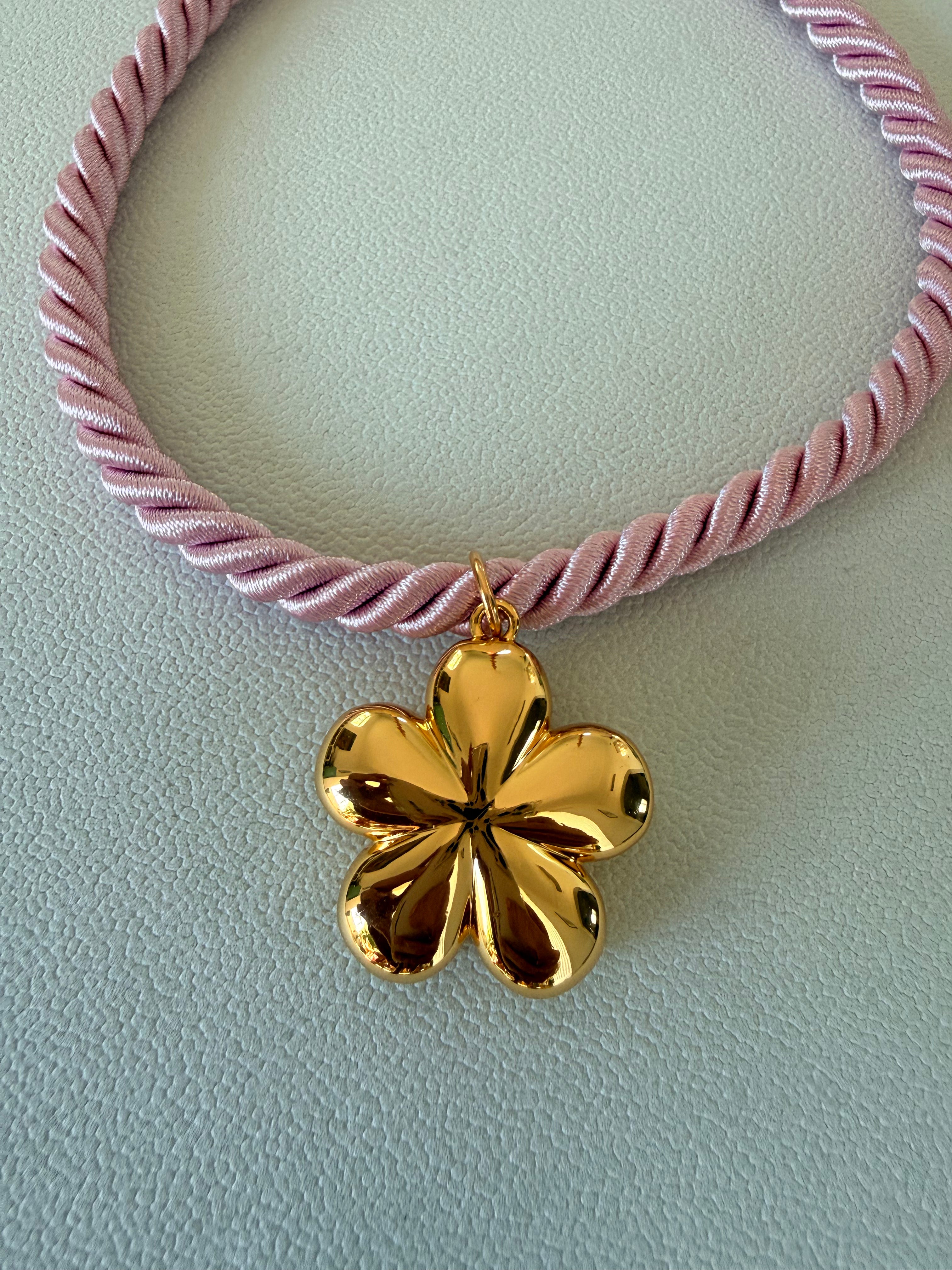 FLOWER CHARM NECKLACE