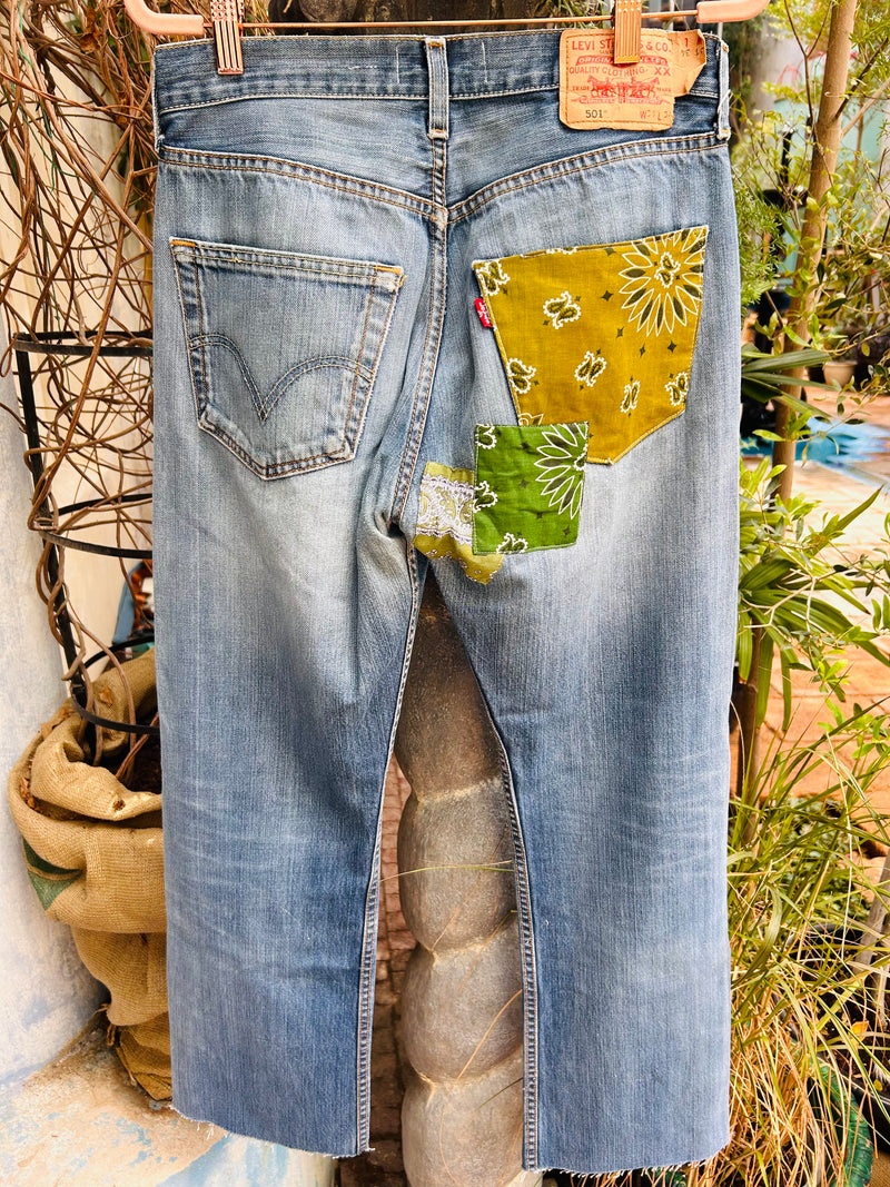 VINTAGE EMBROIDERED LEVI'S 501 - SIZE 28