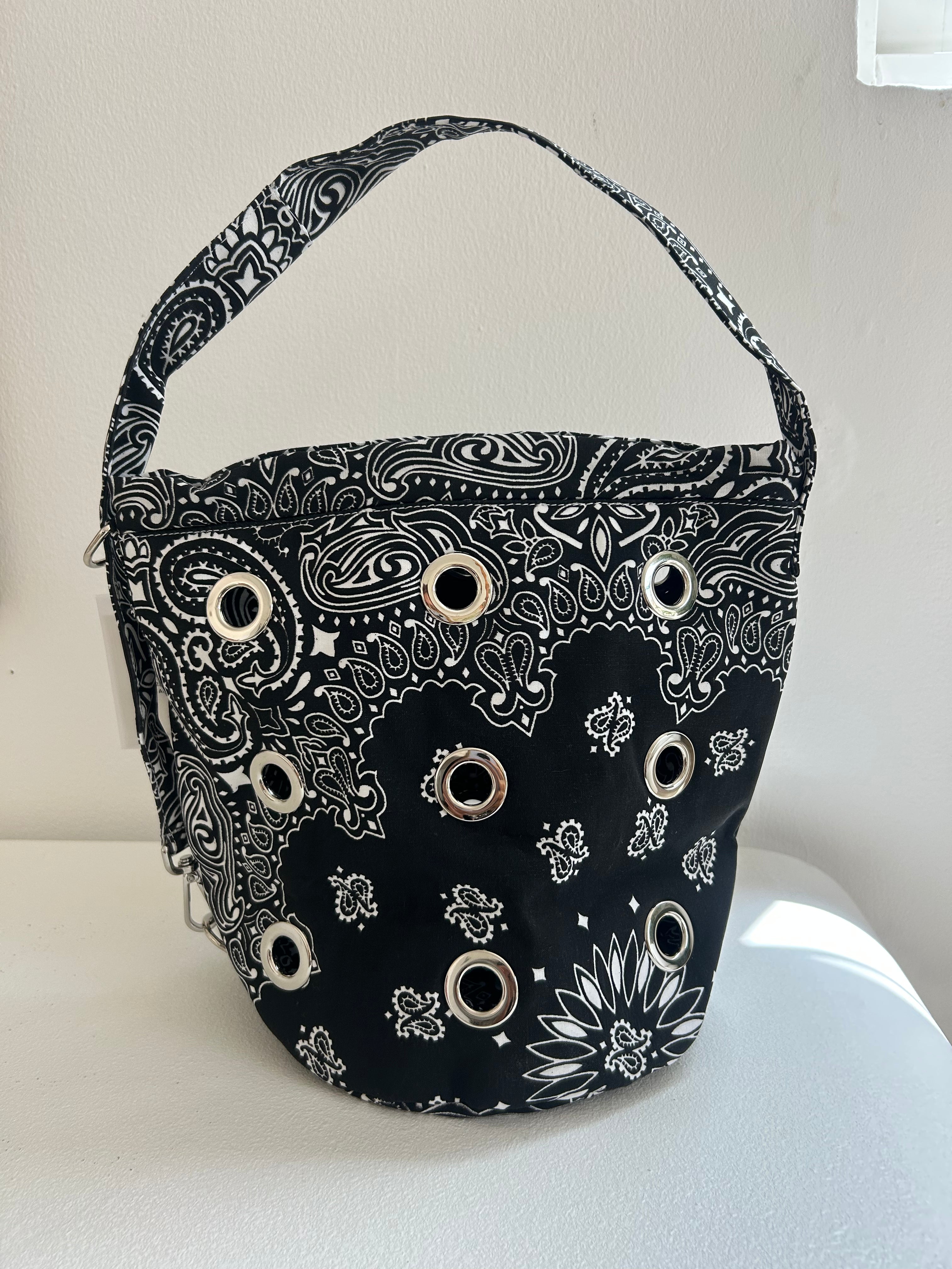 EYELET BUCKET BAG - ALL BLACK