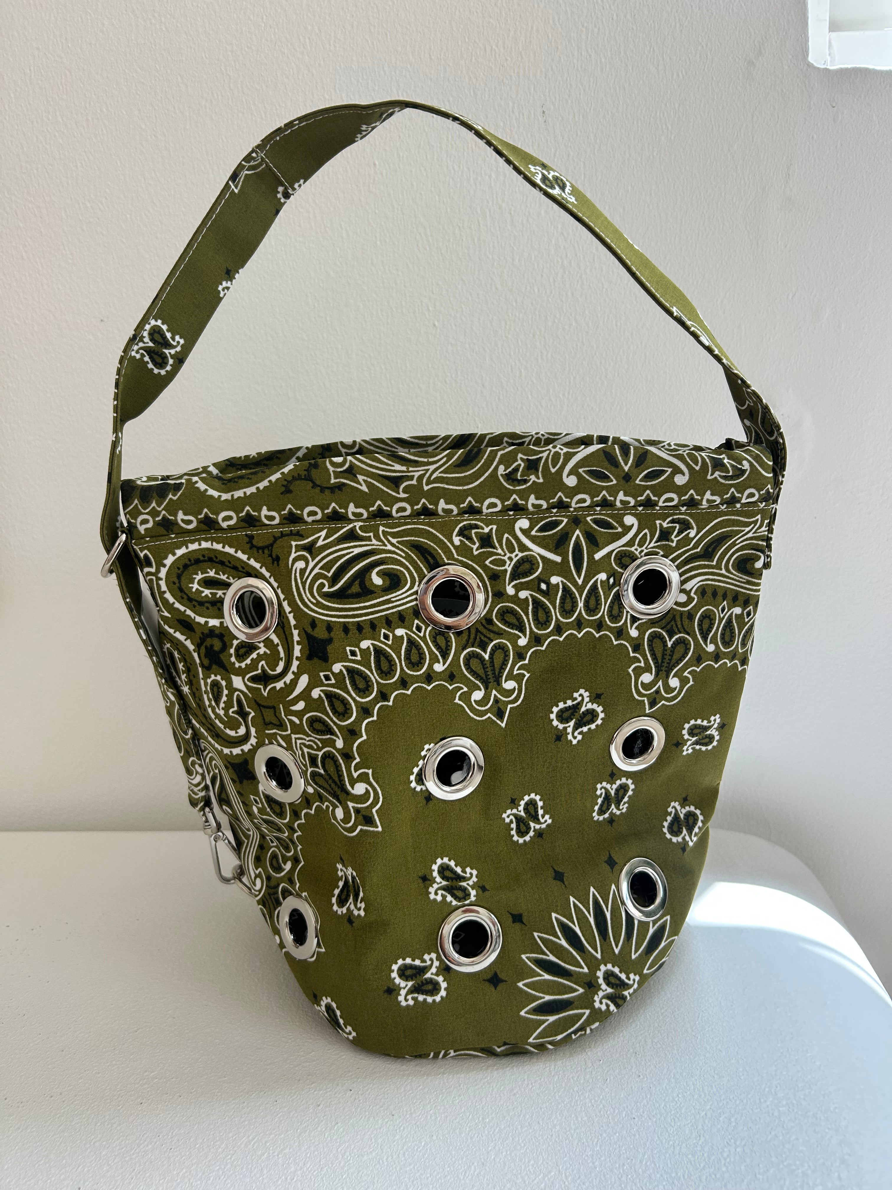 EYELET BUCKET BAG - BRONZE