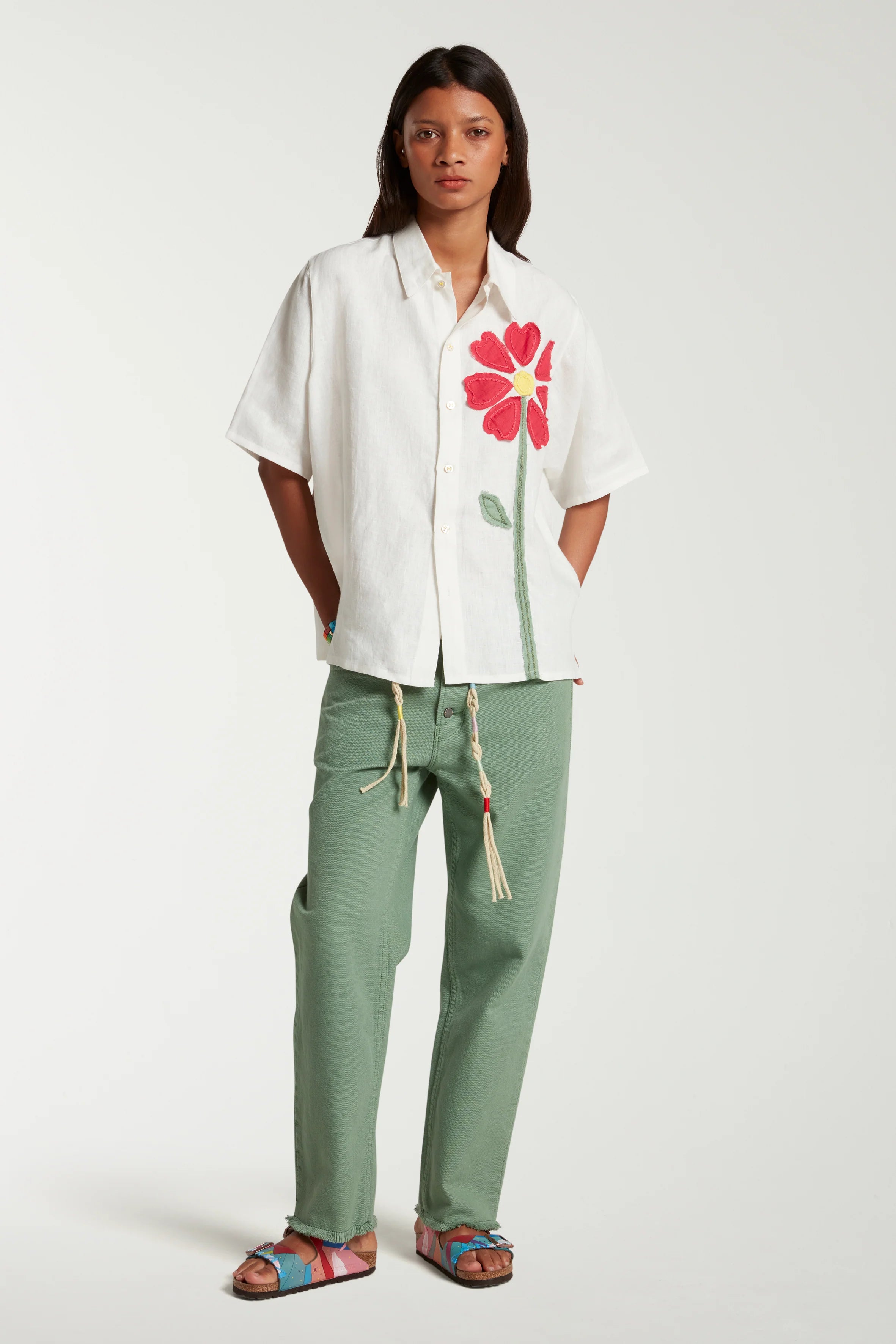 SHORT SLEEVE SHIRT WITH APPLIQUE FLOWER