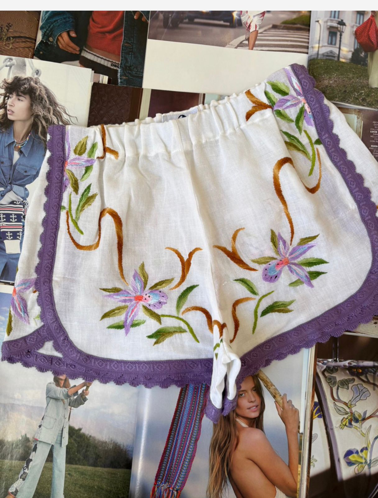 VINTAGE EMBROIDERED SHORTS M