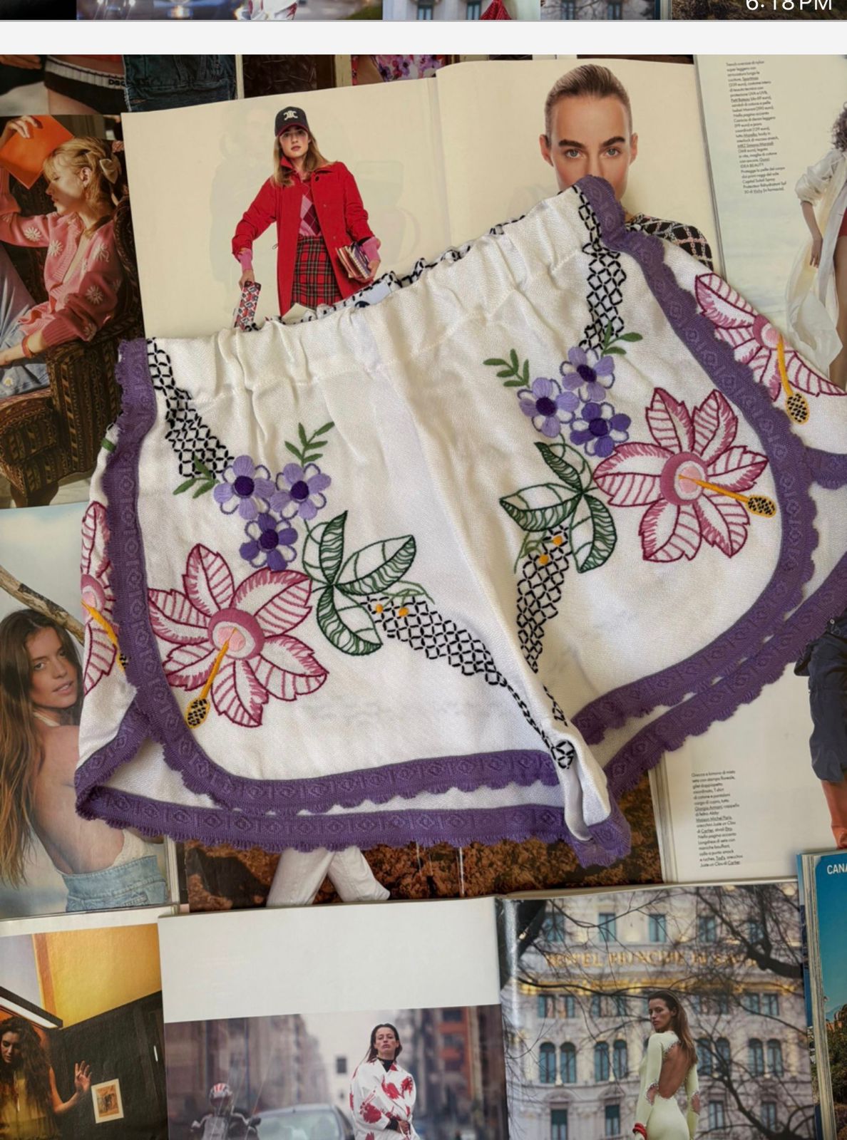 VINTAGE EMBROIDERED SHORTS M