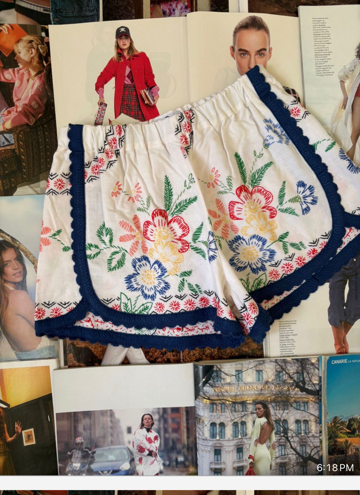 VINTAGE EMBROIDERED SHORTS M