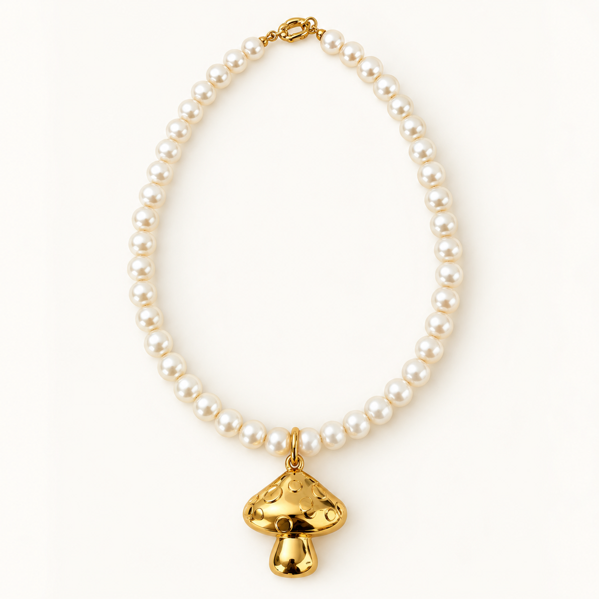 MUSHROOM CHARM WHITE PEARL NECKLACE
