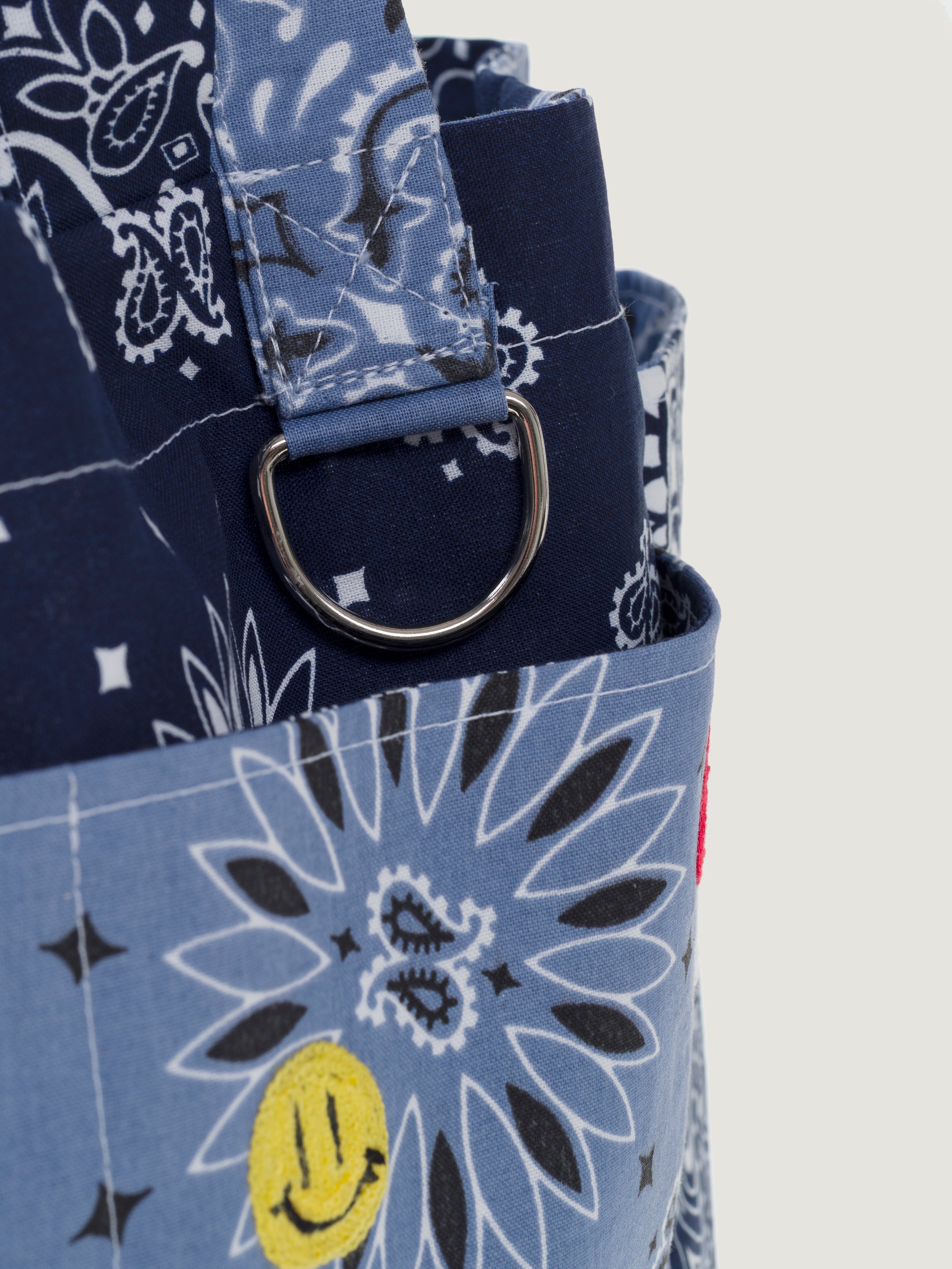 EMBROIDERED PICNIC BAG - CHAMBRAY/NAVY