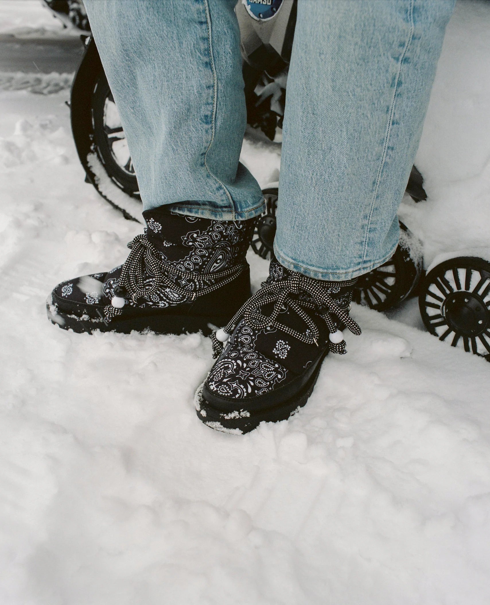 SNOW BOOTS BLACK